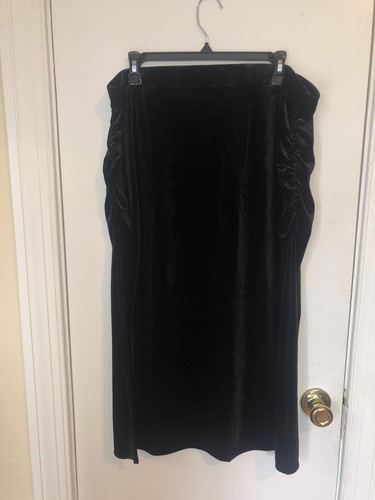 Black velvet skirt - black,